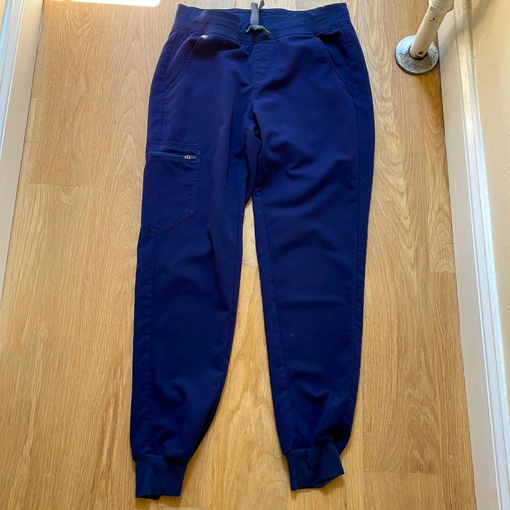 FIGS jogger style. navy, size small